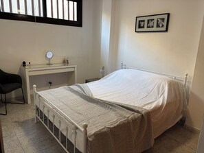 1 soverom, strykejern/-brett, wi-fi (inkludert) og sengetøy