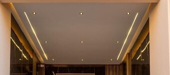 Settle Inn South 90 Apartments