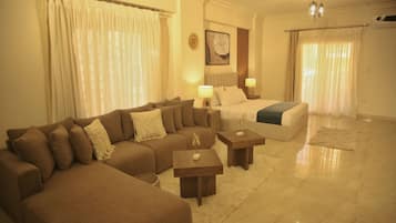 Studio, Balkon | Wohnbereich