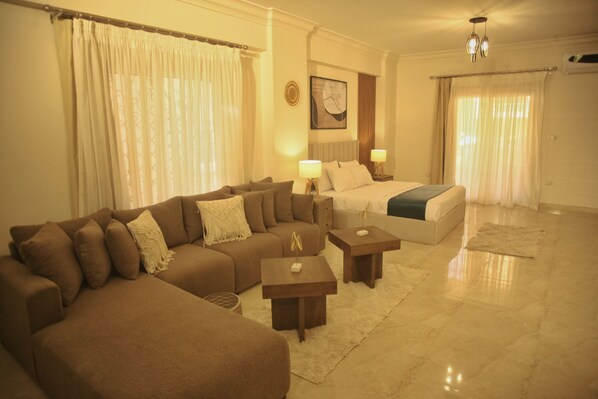 Studio - balkong | Vardagsrum | Platt-tv