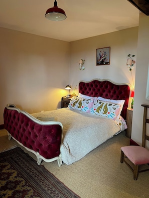 2 bedrooms, desk, iron/ironing board, travel cot