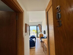 Comfort Oda, Deniz Manzaralı | Odada kasa, masa 