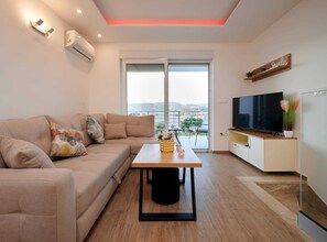 Apartment (Two bedroom Apartment with Shared Poo) | Living room | 32-inch flat-screen TV with cable channels