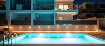 Exclusive Okrug Gornji Apartment With Shared Pool