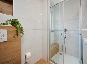 Apartment (Two bedroom Apartment with Shared Poo) | Bathroom | Shower, towels - Exclusive Okrug Gornji Apartment With Shared Pool (Okrug)