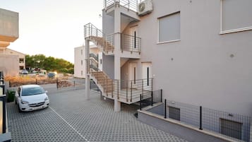 Apartment (Two bedroom Apartment with Shared Poo) | Exterior