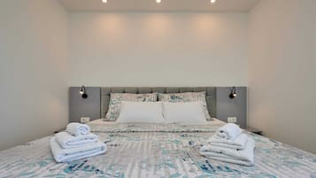 Apartment (Two bedroom Apartment with Shared Poo) | 2 bedrooms, free WiFi