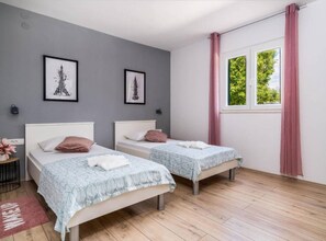 Huis (Three Bedroom Holiday Home with Pool) | 3 slaapkamers, babybedden (toeslag), gratis wifi