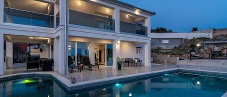 Villa (Six Bedroom Villa with Pool) | Aussenbereich