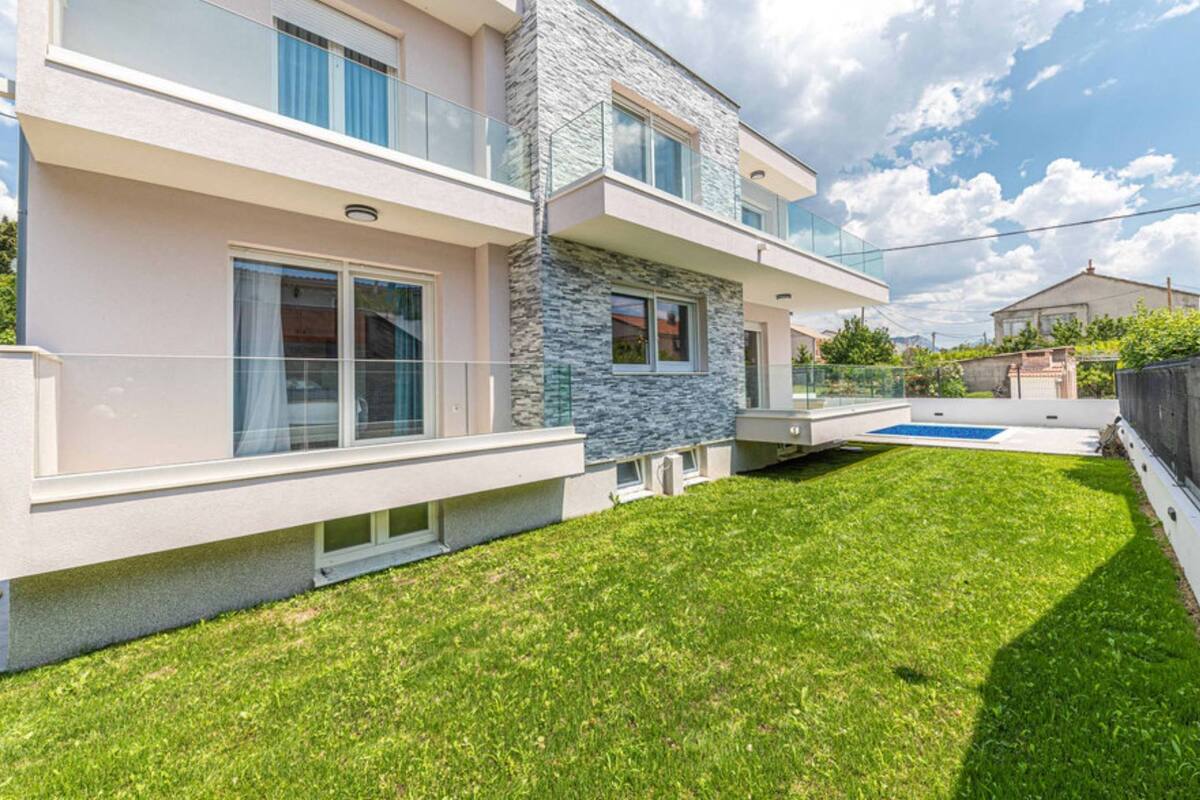 Villa (Six Bedroom Villa) | Exterior
