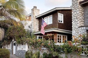 Exterior - Nantucket-Style Beach Home, Ocean Views and Rooftop Deck (San Diego)