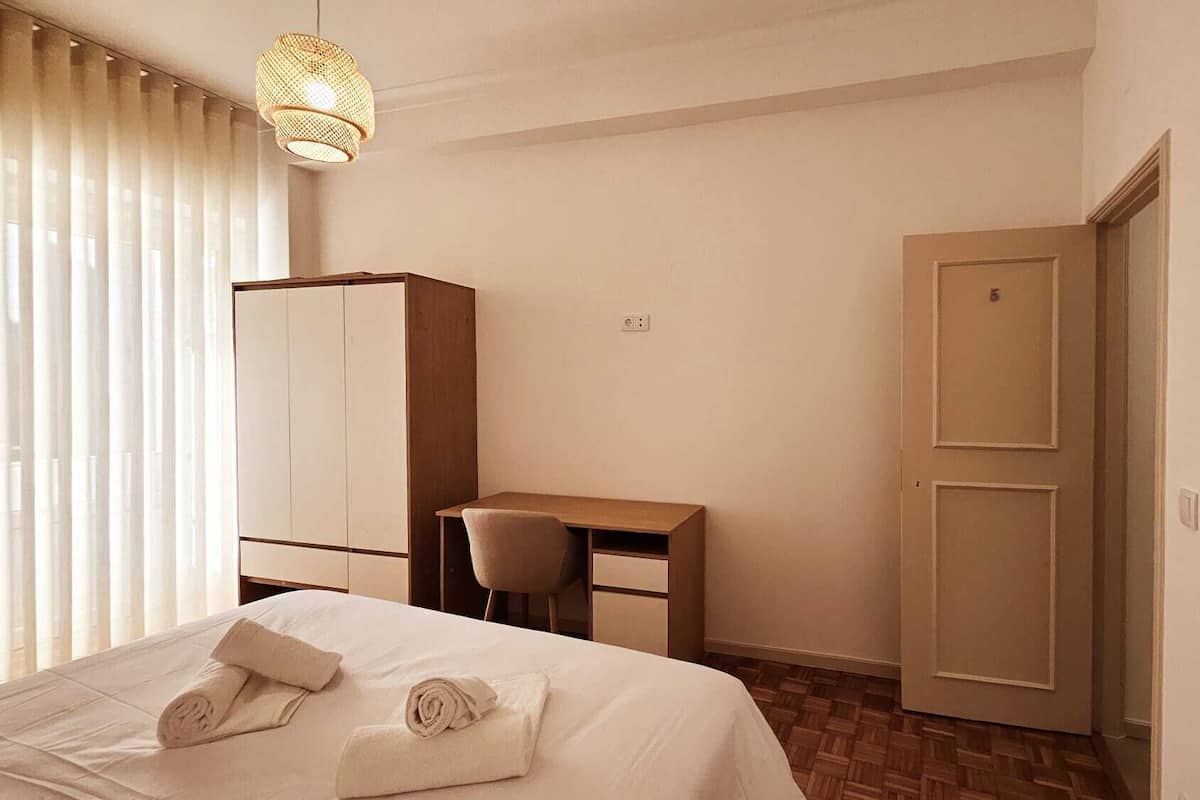 Habitación Deluxe, balcón, vista al jardín (Quarto B5) | Escritorio, espacio para trabajar con laptop y wifi gratis