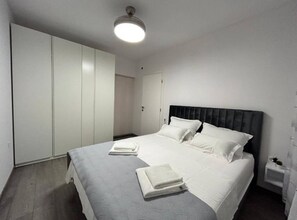 House (Four bedroom Holiday Home with Pool) - Bright and Tranquil Holiday Home With Pool (Kastela)