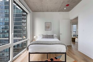 4 habitaciones, tabla de planchar con plancha, cuna de viaje y wifi 