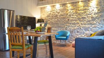 Apartment (One Bedroom Apartment) | Living room | 32-inch flat-screen TV with satellite channels