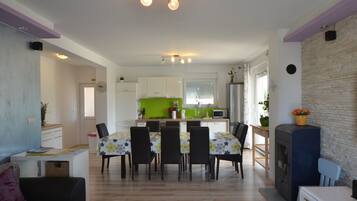 Villa (Four Bedroom Villa with Pool) | Dineerruimte