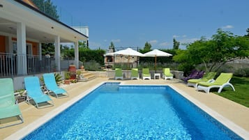 Villa (Four Bedroom Villa with Pool) | Buitenzwembad