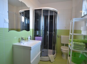Villa (Four Bedroom Villa with Pool) | Bathroom | Towels - Exquisite Secluded Villa With Pool (Kanfanar)