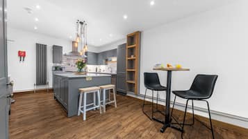Casa | 9 dormitorios y escritorio