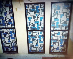 Dormitorio compartido básico | Baño | Ducha, toallas, jabón y champú