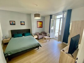 Appt 3 - Résidence le Repos des Thermes - T2 avec balcon | 1 bedroom, blackout drapes, iron/ironing board, free WiFi