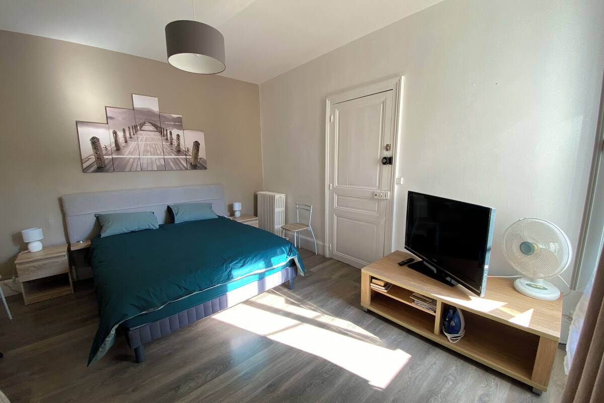 Appt2 - Résidence Le Repos des Thermes - Spacieux T2 en RDC avec jardin | 1 bedroom, blackout drapes, iron/ironing board, WiFi (free)