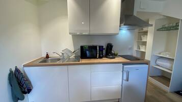 Appartement | Cuisine privée | Micro-ondes, plaque de cuisson