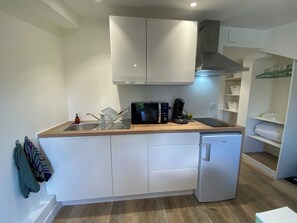 Appartement | Cuisine privée | Micro-ondes, plaque de cuisson