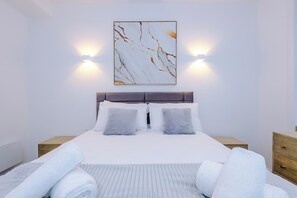 Luxury Townhome, 3 Bedrooms, Balcony, City View | Premium bedding, memory-foam beds, individually decorated
