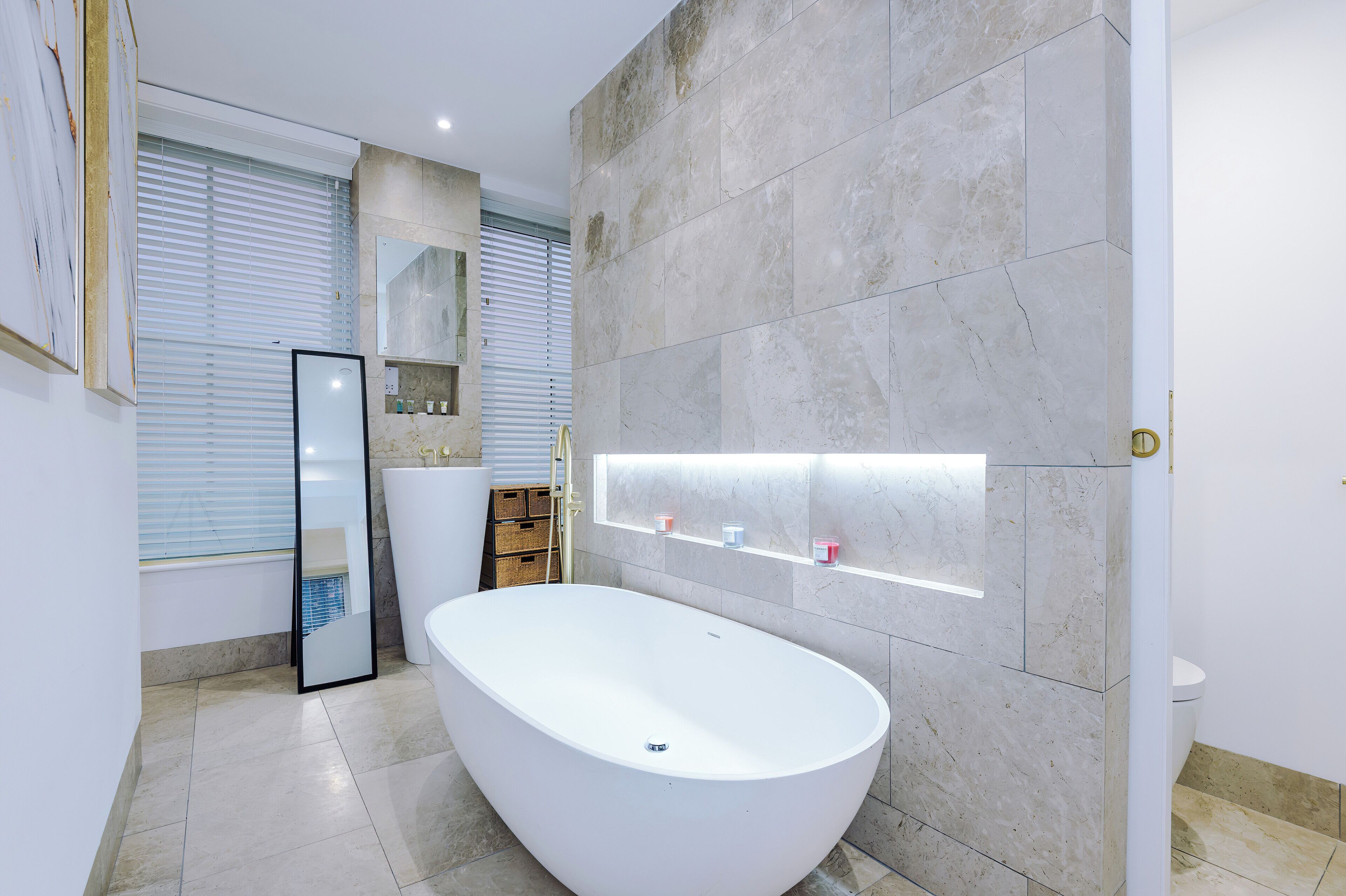 Luxury Townhome, 3 Bedrooms, Balcony, City View | Bathroom | Free toiletries, hair dryer, towels, soap