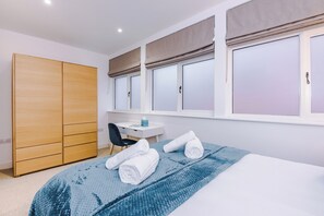 Luxury Townhome, 2 Bedrooms, Balcony, City View | Premium bedding, memory foam beds, individually decorated - King Street Collection (Manchester)