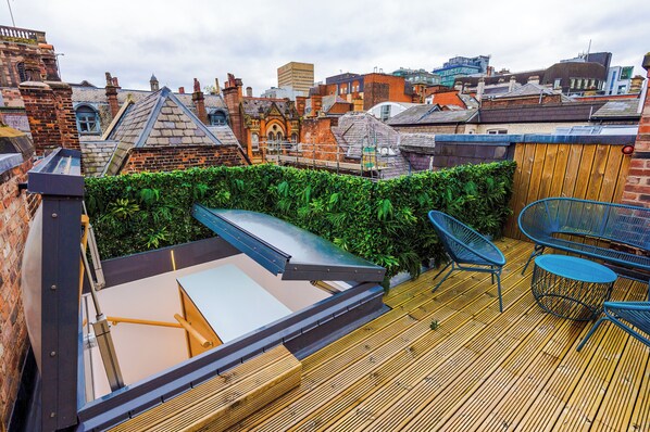 Luxury Townhome, 3 Bedrooms, Balcony, City View | Terrace/patio