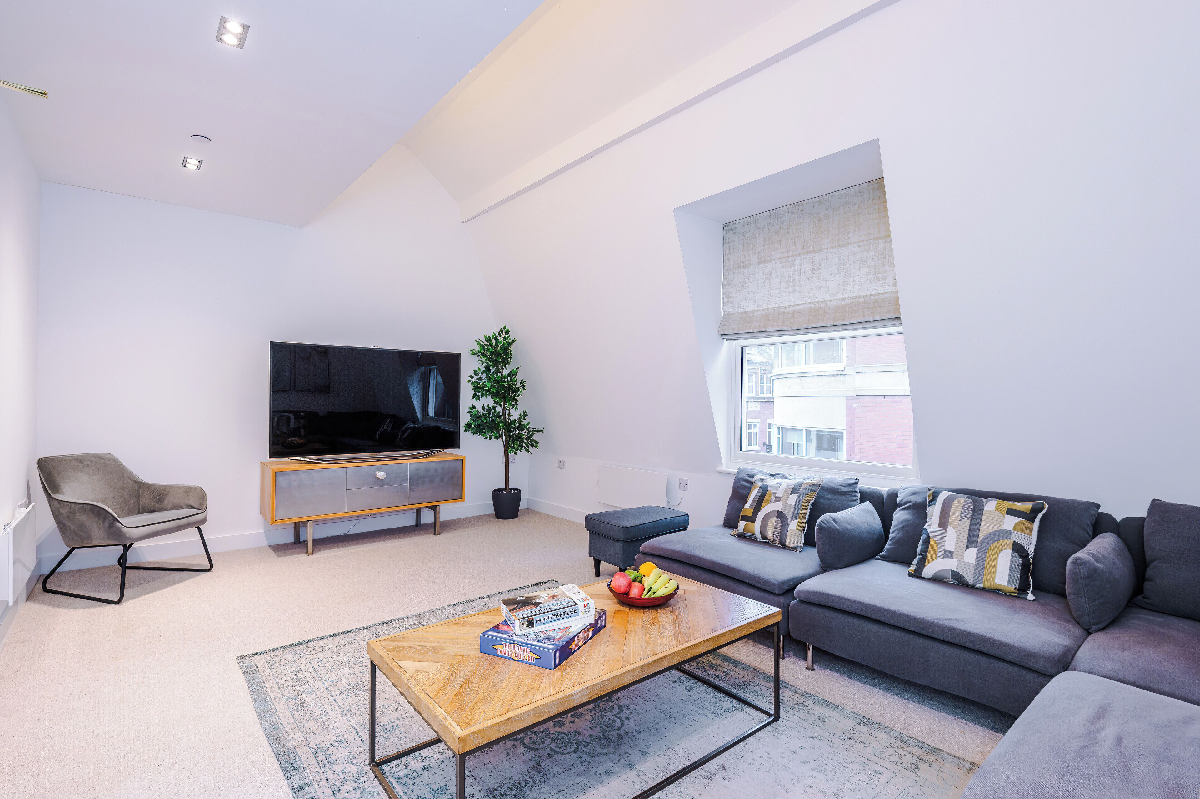 Luxury Townhome, 3 Bedrooms, Balcony, City View | Living area | 40-inch Smart TV with digital channels, Netflix, streaming services