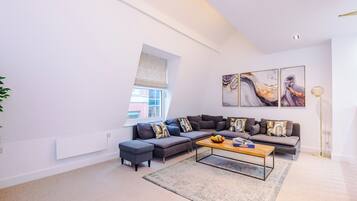 Luxury Townhome, 3 Bedrooms, Balcony, City View | Living area | 40-inch Smart TV with digital channels, Netflix, streaming services