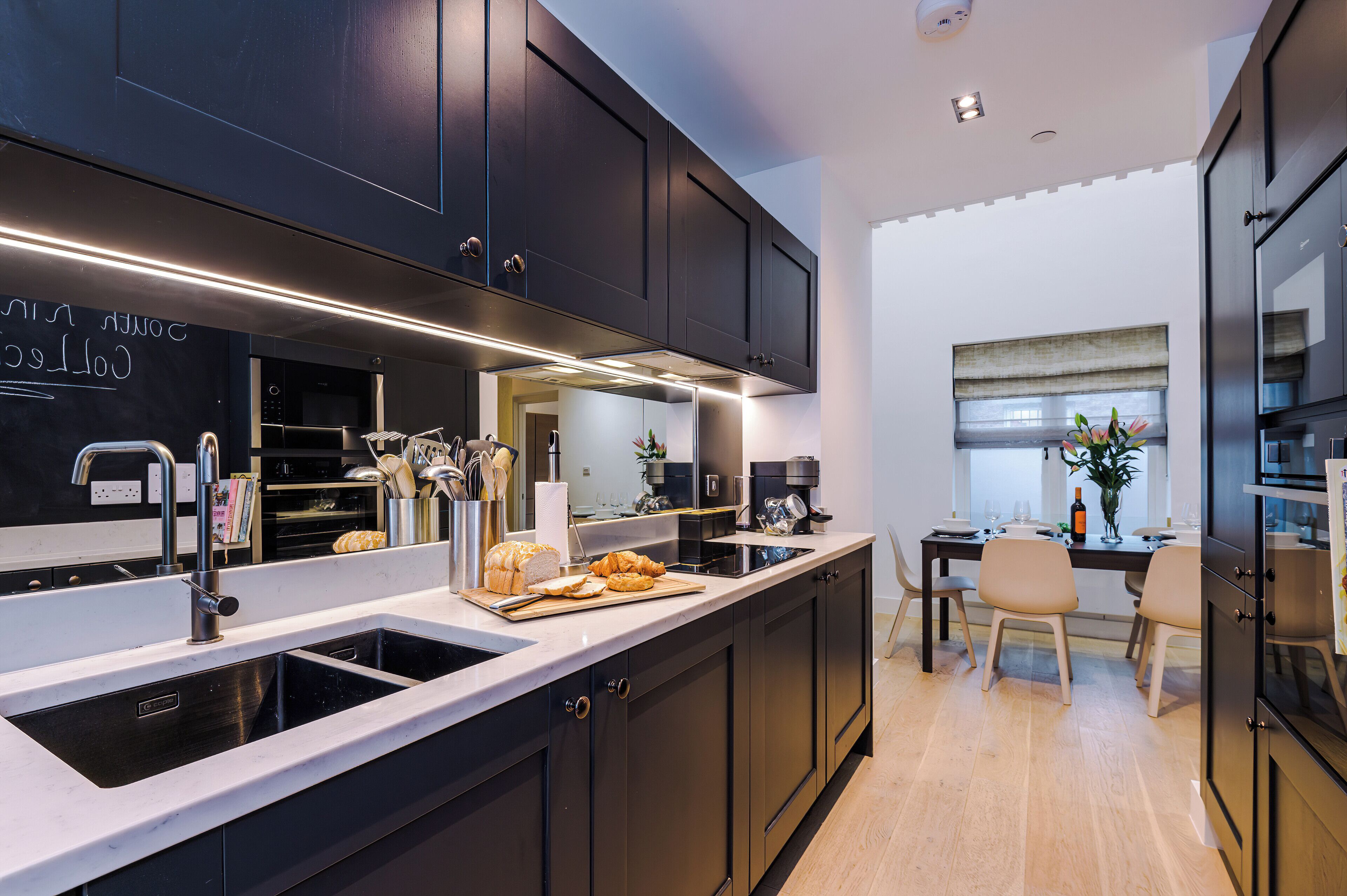 Luxury Townhome, 3 Bedrooms, Balcony, City View | Private kitchen | Full-sized fridge, microwave, oven, stovetop