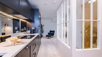 Luxury Townhome, 2 Bedrooms, Balcony, City View | Private kitchen | Full-sized fridge, microwave, oven, stovetop