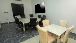 In-room dining - The Apartment 550 (Abuja)