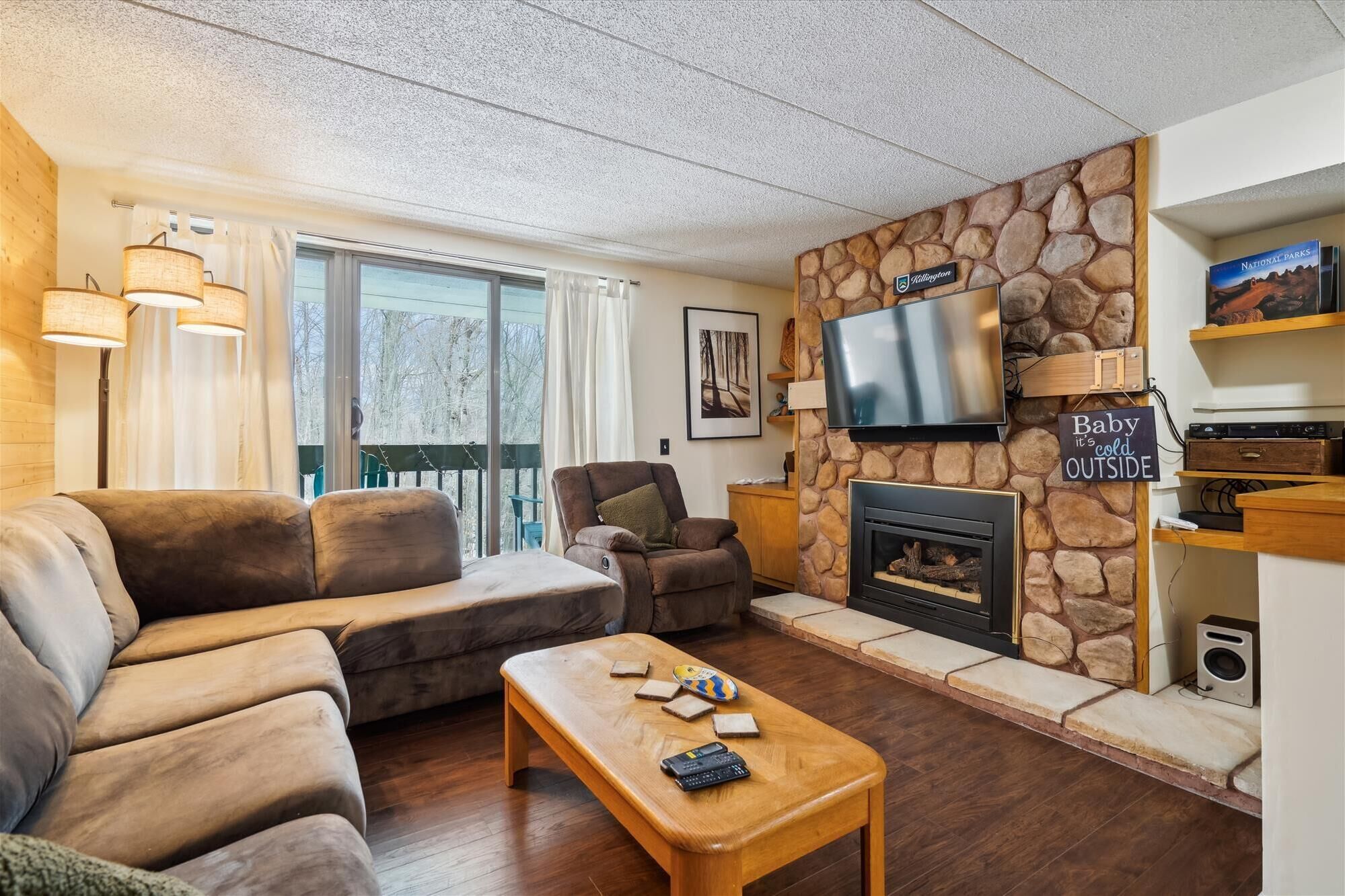TV, fireplace