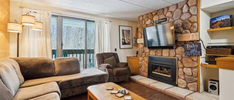 TV, fireplace