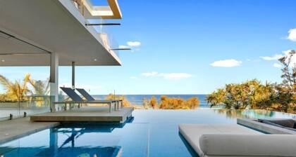 Luxico Beaches at Sunrise (Heated Pool)