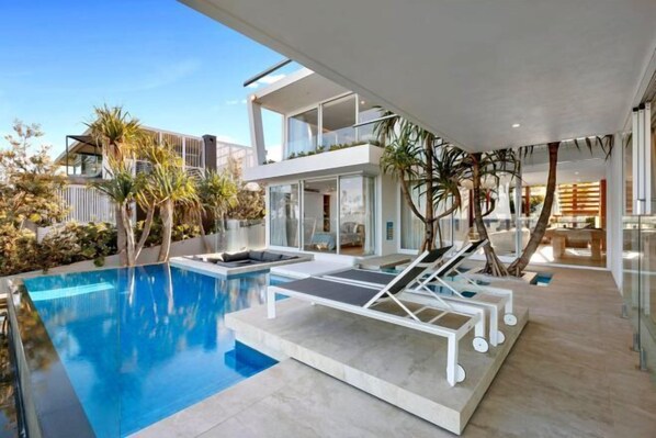 Outdoor pool - Luxico Beaches at Sunrise (Heated Pool) (Sunrise Beach)