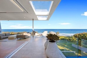 Room - Luxico Beaches at Sunrise (Heated Pool) (Sunrise Beach)