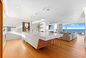 Room - Luxico Beaches at Sunrise (Heated Pool) (Sunrise Beach)