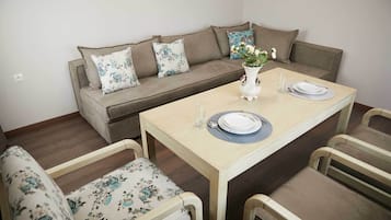 Deluxe Apartment, Courtyard View | Egyptian cotton sheets, premium bedding, down duvets