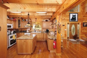 Fridge, microwave, oven, stovetop - Close To It All | By Colonial Properties (Sevierville)
