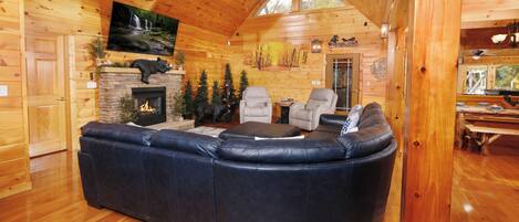 Smart-TV, Kamin, Videospiele, Tischfußball