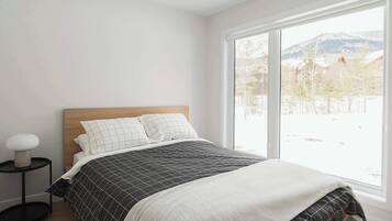 4 bedrooms, WiFi, bed sheets