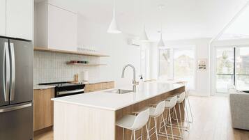 Fridge, microwave, oven, dishwasher