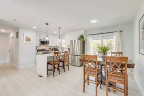 Interior - Near Top Attractions: Deck Dining at Severn Home! (Severn)