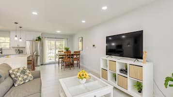 House (4 Bedrooms) | Front of property